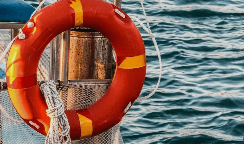 EQUIPAMENTOS NÁUTICOS